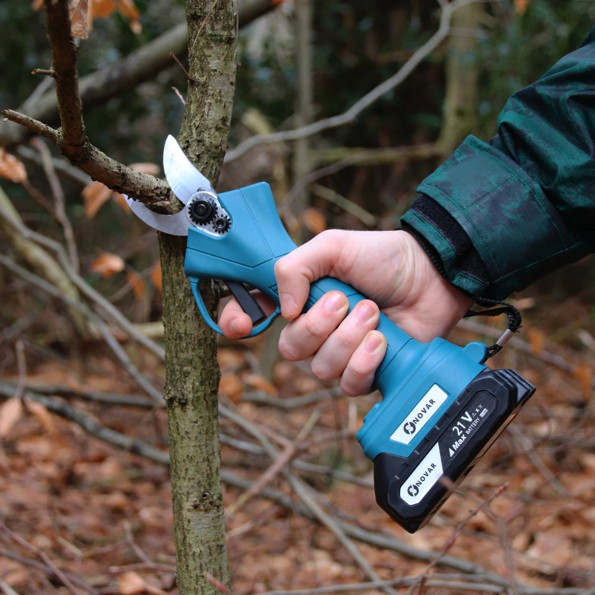 NovarGarden® Elektrische Snoeischaar NG1 - 2x Accu - Elektrisch - Takkenschaar - Op Batterij - 28mm - Afbeelding 9