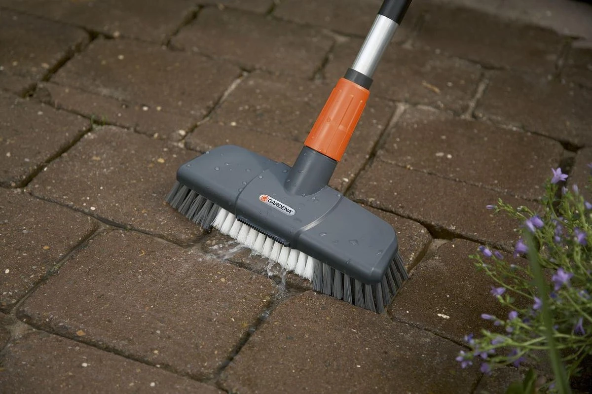 GARDENA Cleansystem Comfort Schrobber - Reinigen Van Paden - Terras - Oprit - Afbeelding 4